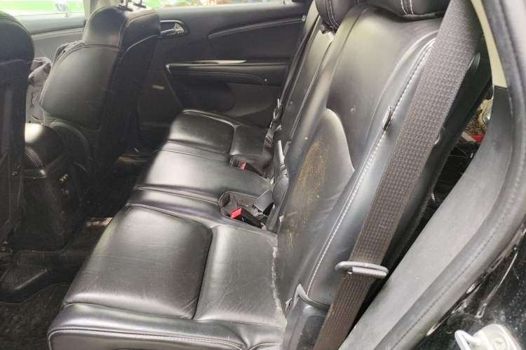 Used Dodge Journey 2013 2.4L Two-Wheel Drive Luxury Version Left Rear Seat