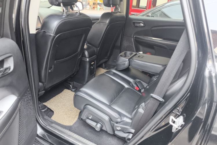 Used Dodge Journey 2013 3.6L Four-Wheel Drive Flagship Edition Left Rear Seat