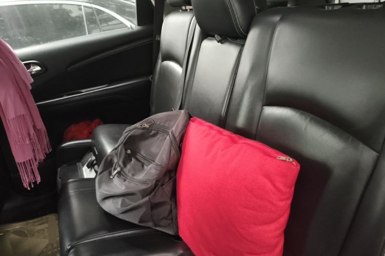 Used Dodge Journey 2013 2.4L Two-Wheel Drive Luxury Version Left Rear Seat