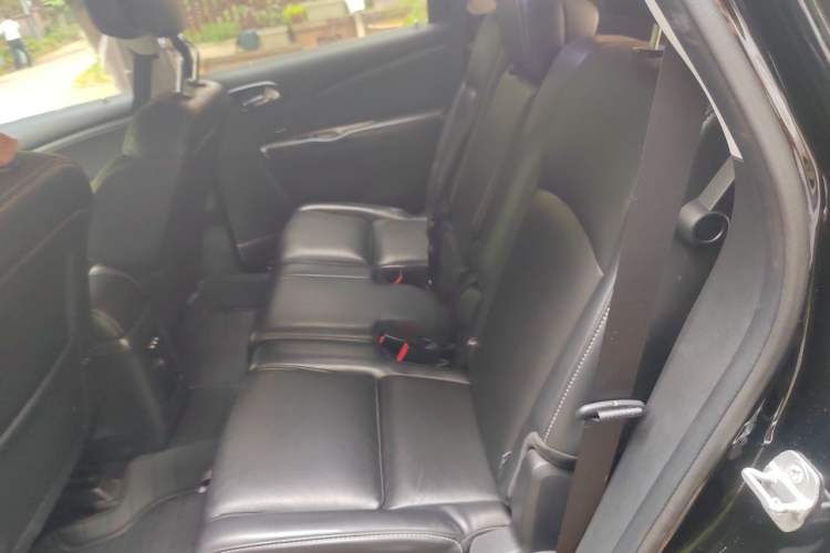 Used Dodge Journey 2013 2.4L Two-Wheel Drive Luxury Version Left Rear Seat