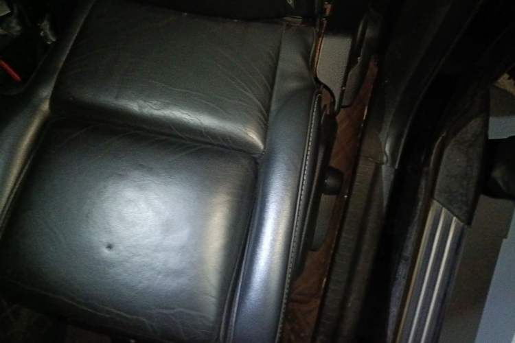 Used Dodge Journey 2013 2.4L Two-Wheel Drive Luxury Version Left Rear Seat