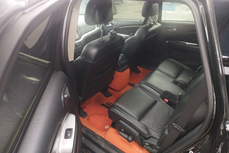 Used Dodge Journey 2013 2.4L Two-Wheel Drive Luxury Version Left Rear Seat