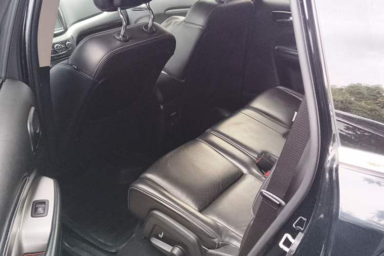 Used Dodge Journey 2013 2.4L Two-Wheel Drive Luxury Version Left Rear Seat