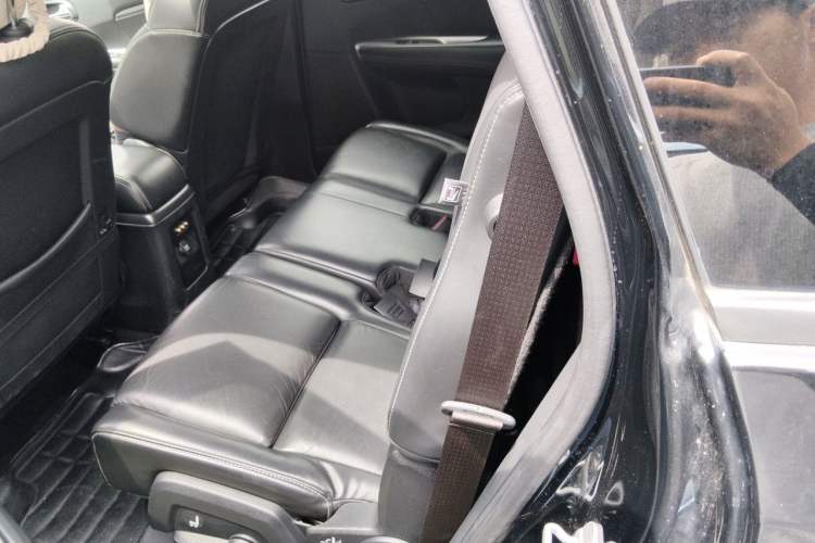 Used Dodge Journey 2013 2.4L Two-Wheel Drive Luxury Version Left Rear Seat