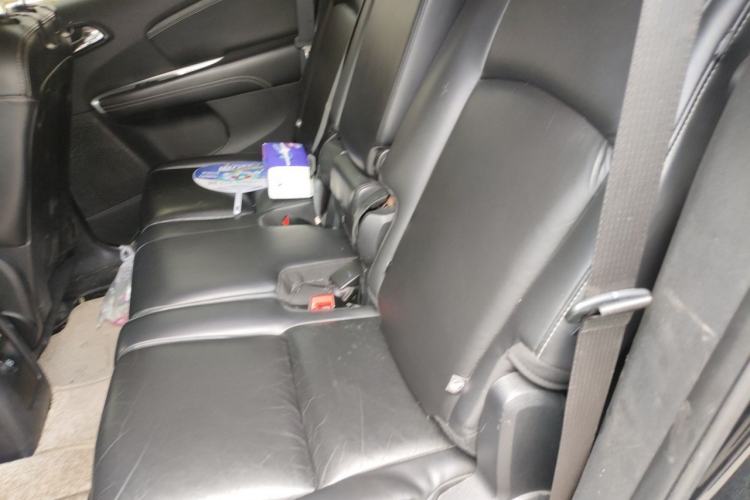 Used Dodge Journey 2013 2.4L Two-Wheel Drive Luxury Version Left Rear Seat