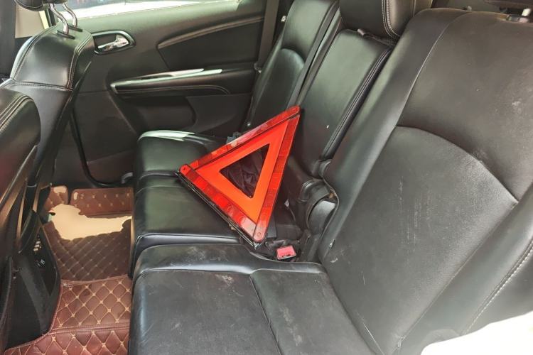Used Dodge Journey 2013 2.4L Two-Wheel Drive Luxury Version Left Rear Seat