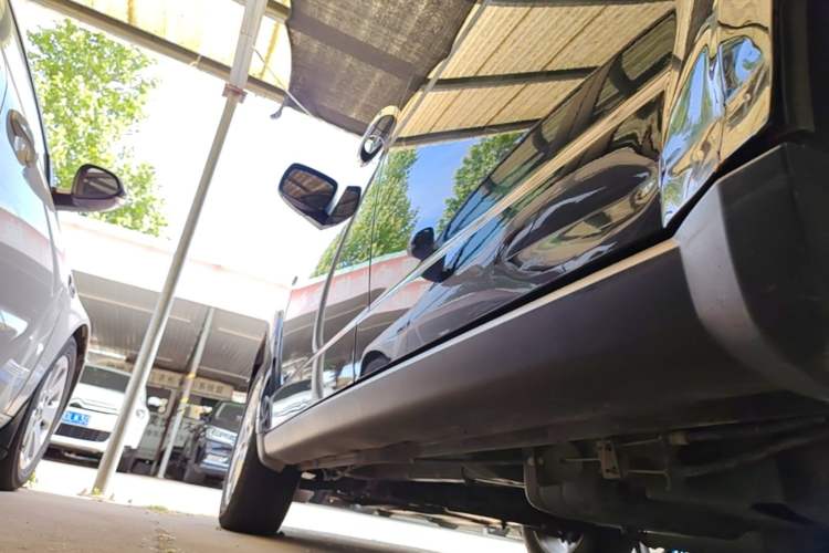 Used Dodge Journey 2013 2.4L Two-Wheel Drive Luxury Version Left Side Sill