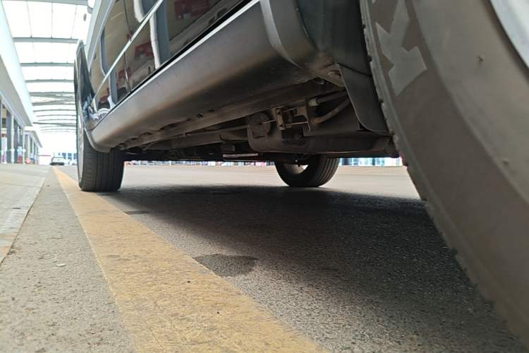 Used Dodge Journey 2013 2.4L Two-Wheel Drive Luxury Version Left Side Sill
