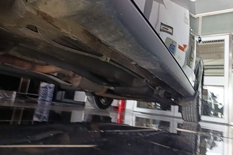 Used Dodge Journey 2013 2.4L Two-Wheel Drive Luxury Version Left Side Sill