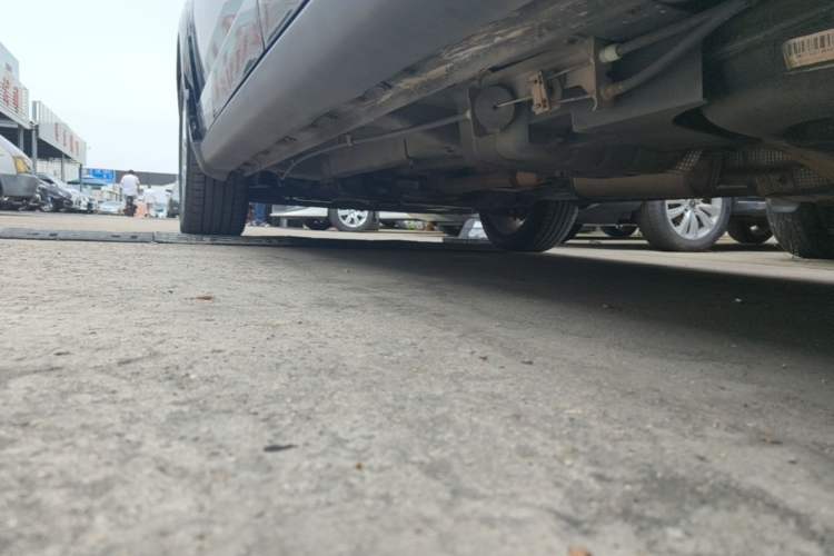 Used Dodge Journey 2013 2.4L Two-Wheel Drive Luxury Version Left Side Sill
