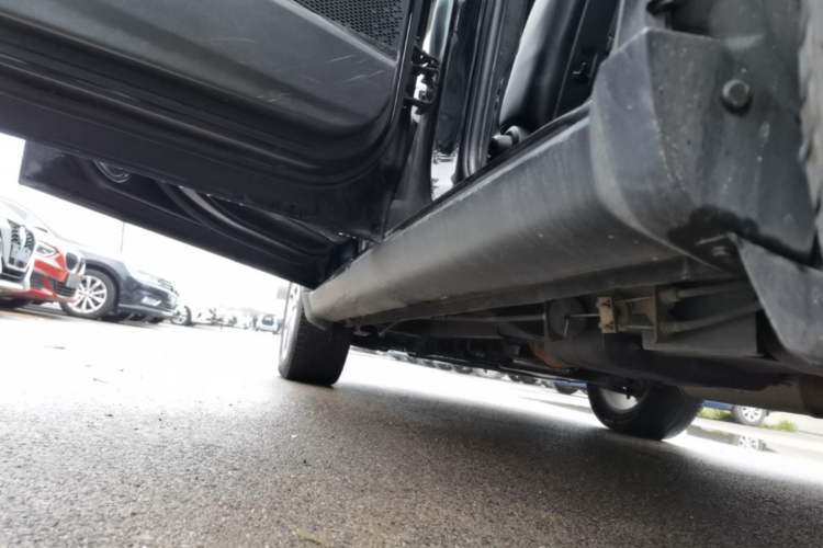 Used Dodge Journey 2013 2.4L Two-Wheel Drive Luxury Version Left Side Sill