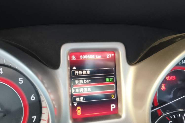 Used Dodge Journey 2013 2.4L Two-Wheel Drive Luxury Version Odometer Close Up