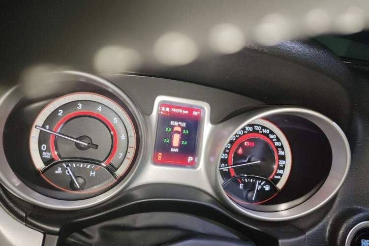 Used Dodge Journey 2013 2.4L Two-Wheel Drive Luxury Version Odometer Close Up