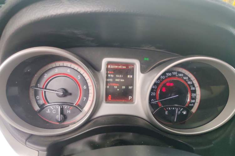 Used Dodge Journey 2013 2.4L Two-Wheel Drive Luxury Version Odometer Close Up