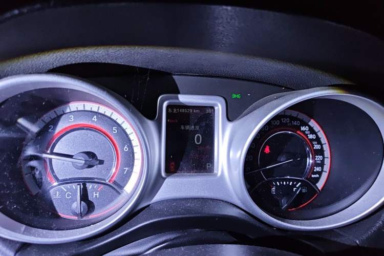 Used Dodge Journey 2013 2.4L Two-Wheel Drive Luxury Version Odometer Close Up