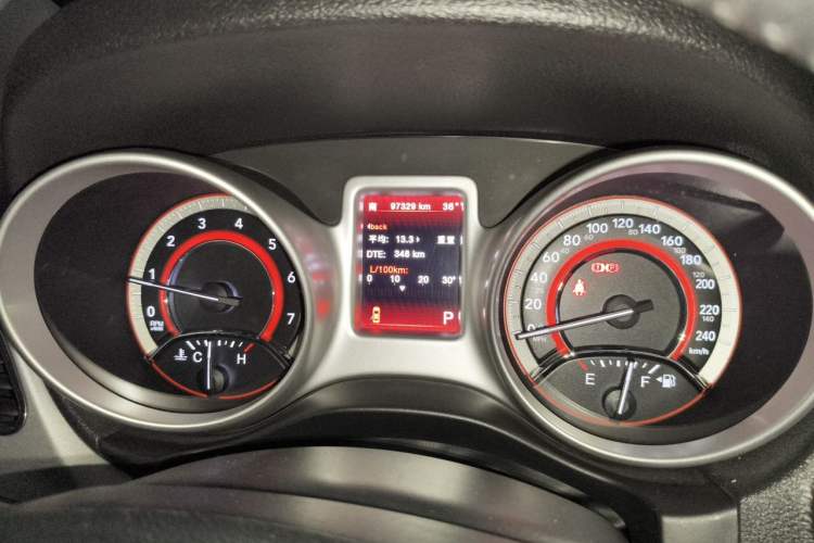 Used Dodge Journey 2013 2.4L Two-Wheel Drive Luxury Version Odometer Close Up