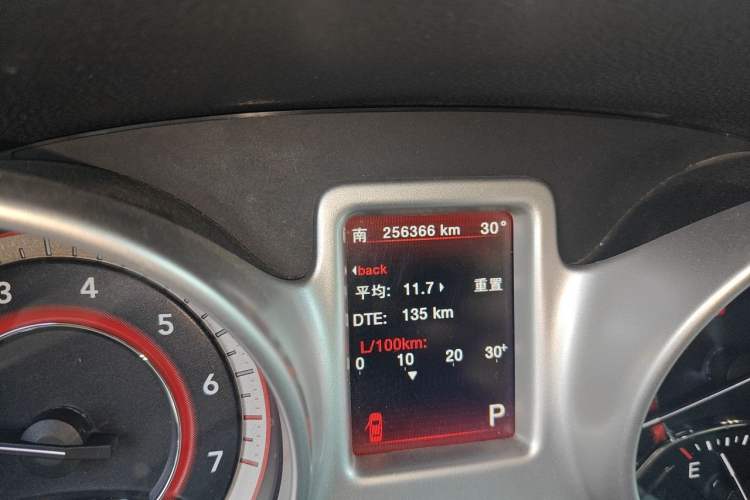 Used Dodge Journey 2013 2.4L Two-Wheel Drive Luxury Version Odometer Close Up