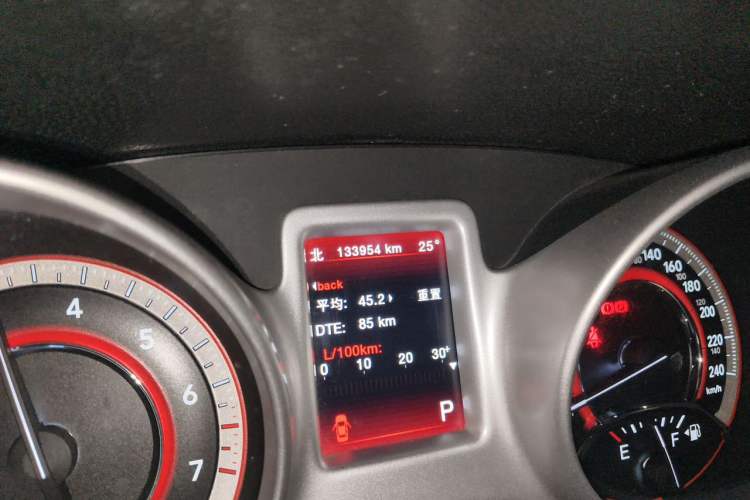 Used Dodge Journey 2013 3.6L Four-Wheel Drive Flagship Edition Odometer Close Up