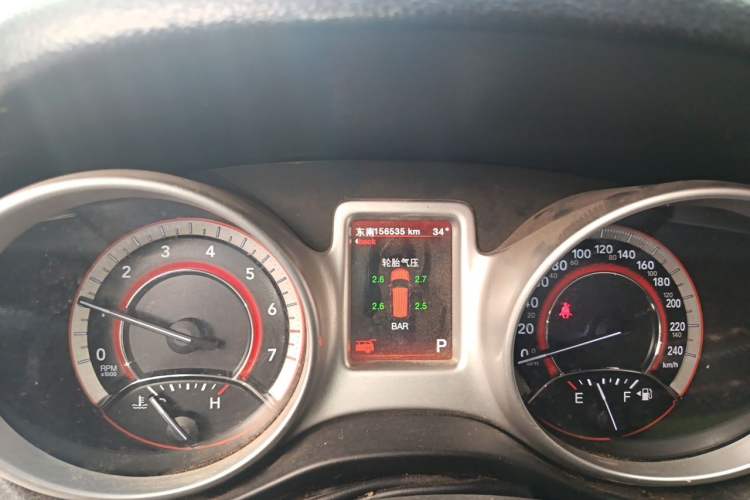 Used Dodge Journey 2013 2.4L Two-Wheel Drive Luxury Version Odometer Close Up