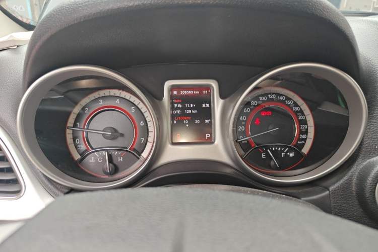 Used Dodge Journey 2013 2.4L Two-Wheel Drive Luxury Version Odometer Close Up
