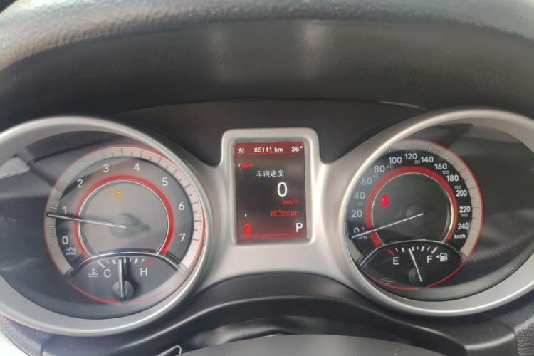 Used Dodge Journey 2013 2.4L Two-Wheel-Drive Smart Edition Odometer Close Up