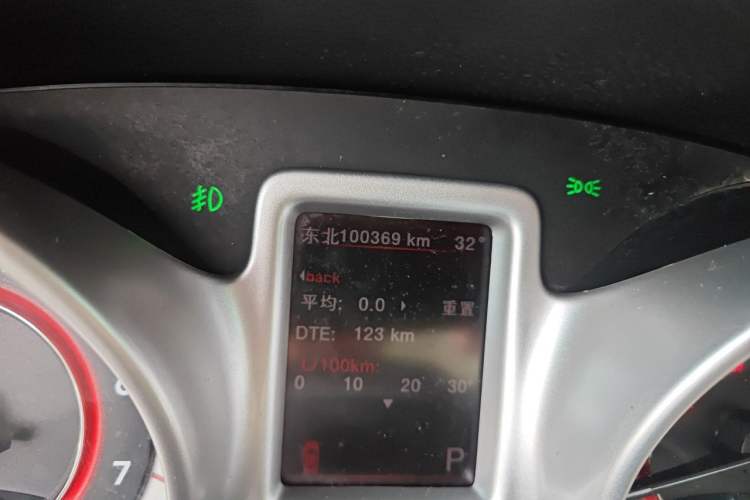 Used Dodge Journey 2013 2.4L Two-Wheel Drive Luxury Version Odometer Close Up
