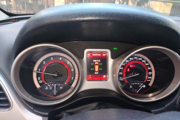 Used Dodge Journey 2013 2.4L Two-Wheel Drive Luxury Version Odometer Close Up