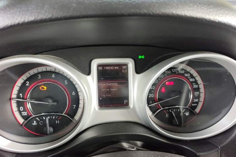 Used Dodge Journey 2013 2.4L Two-Wheel-Drive Smart Edition Odometer Close Up
