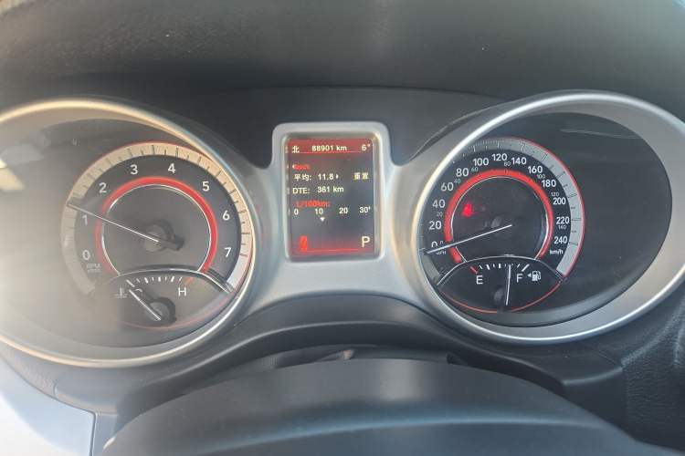 Used Dodge Journey 2013 2.4L Two-Wheel Drive Luxury Version Odometer Close Up
