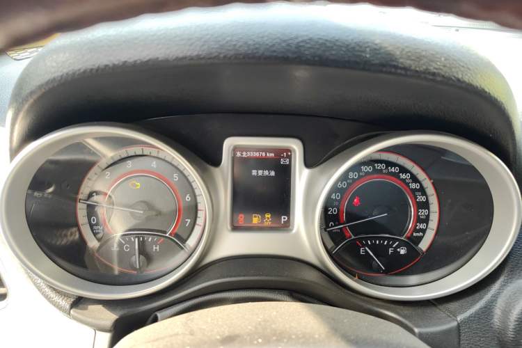 Used Dodge Journey 2013 2.4L Two-Wheel-Drive Smart Edition Odometer Close Up