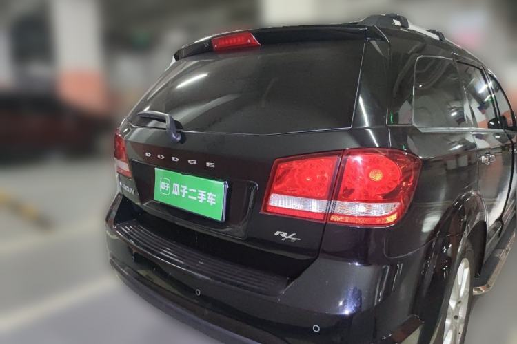 Used Dodge Journey 2013 2.4L Two-Wheel Drive Luxury Version Rear