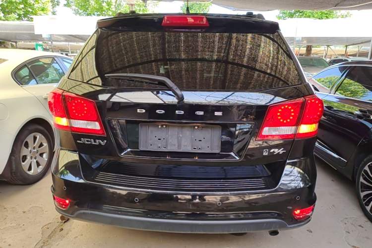 Used Dodge Journey 2013 2.4L Two-Wheel Drive Luxury Version Rear