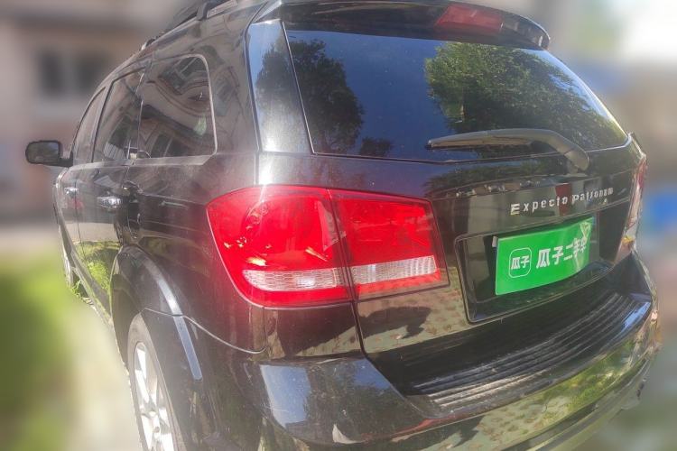 Used Dodge Journey 2013 2.4L Two-Wheel Drive Luxury Version Rear Left 45 Deg