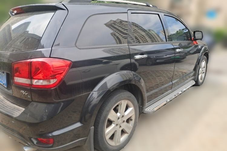 Used Dodge Journey 2013 2.4L Two-Wheel Drive Luxury Version Rear Right 45 Deg