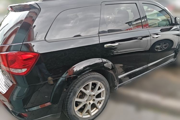 Used Dodge Journey 2013 2.4L Two-Wheel Drive Luxury Version Rear Right 45 Deg
