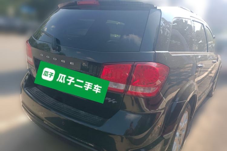 Used Dodge Journey 2013 2.4L Two-Wheel Drive Luxury Version Rear Right 45 Deg