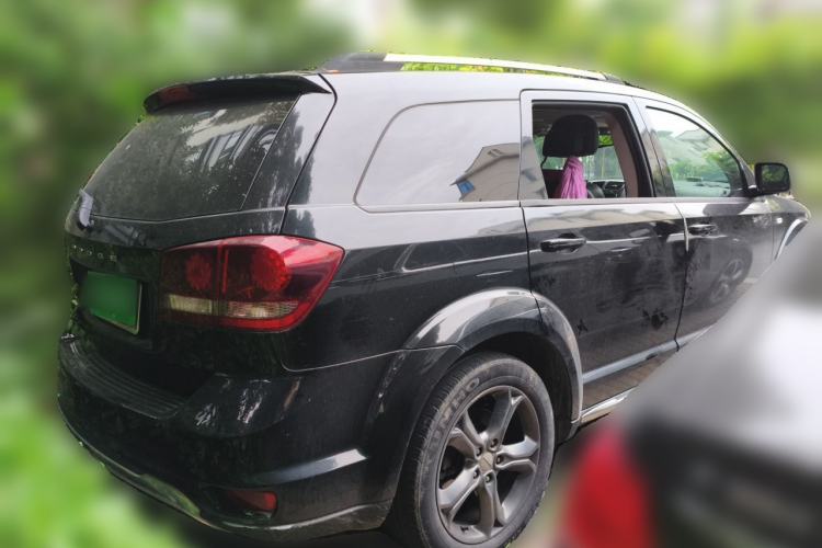 Used Dodge Journey 2013 2.4L Two-Wheel Drive Luxury Version Rear Right 45 Deg