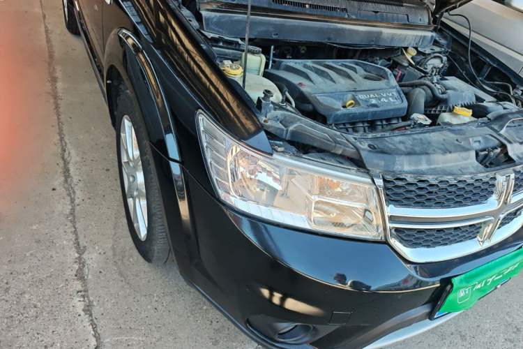Used Dodge Journey 2013 2.4L Two-Wheel Drive Luxury Version Right Front Headlight