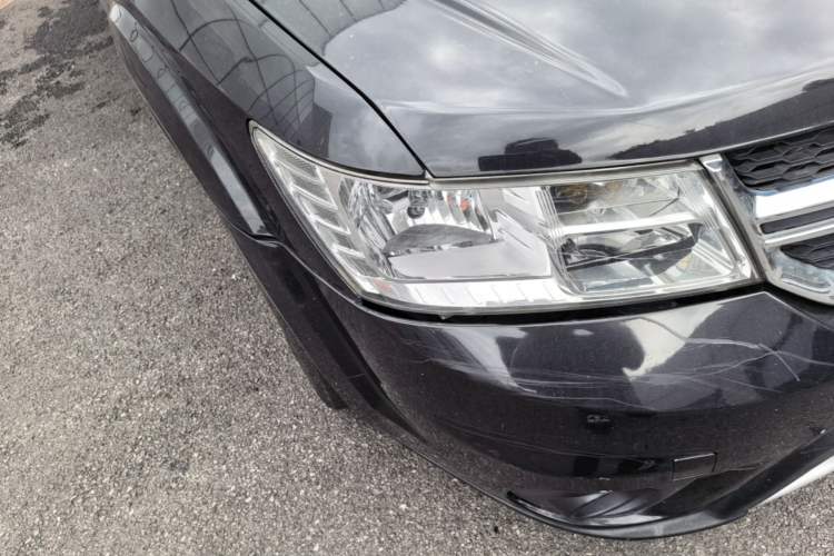 Used Dodge Journey 2013 2.4L Two-Wheel Drive Luxury Version Right Front Headlight