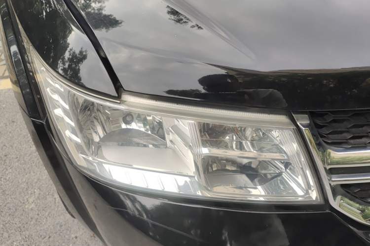 Used Dodge Journey 2013 2.4L Two-Wheel Drive Luxury Version Right Front Headlight