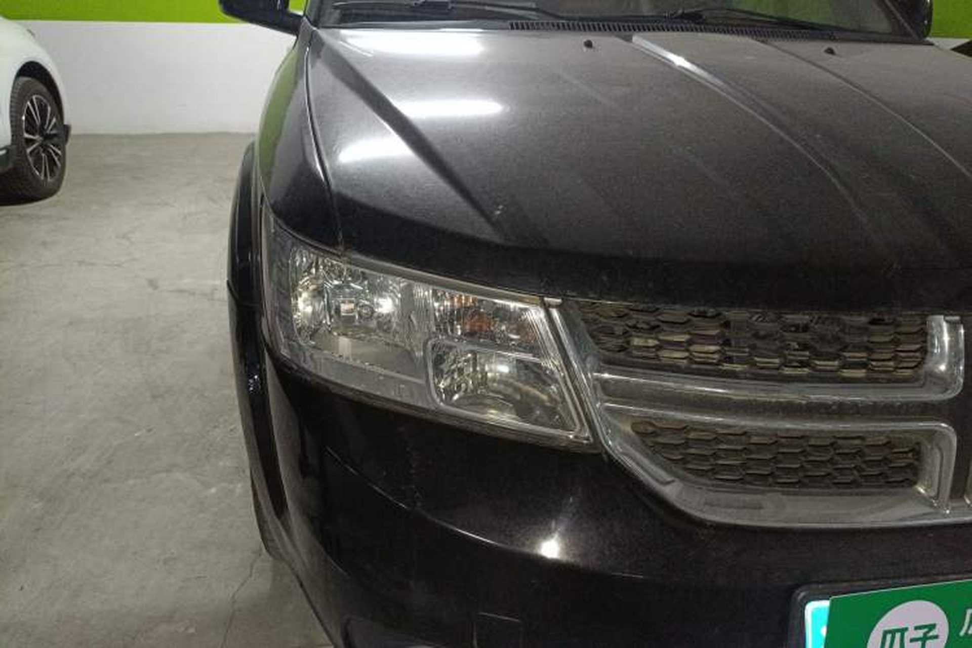 Used Dodge Journey 2013 2.4L Two-Wheel Drive Luxury Version Right Front Headlight
