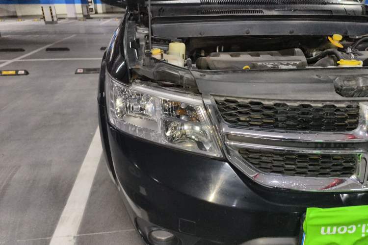 Used Dodge Journey 2013 2.4L Two-Wheel Drive Luxury Version Right Front Headlight