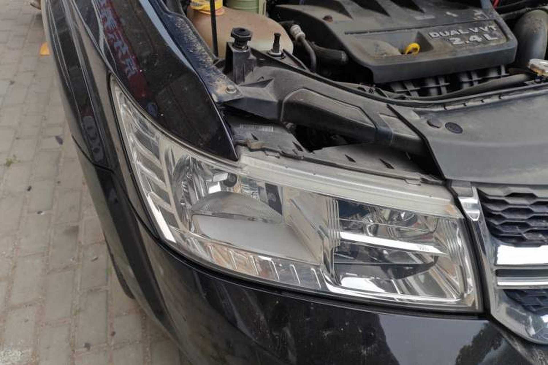 Used Dodge Journey 2013 2.4L Two-Wheel Drive Luxury Version Right Front Headlight