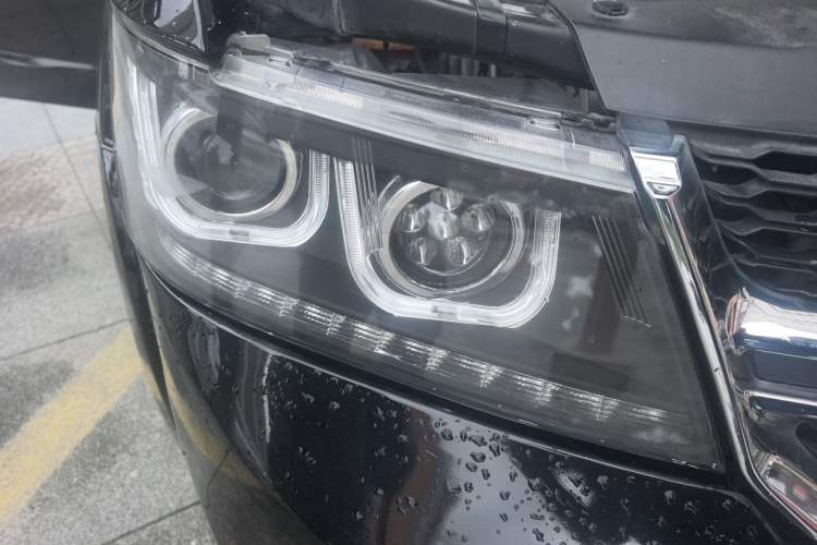 Used Dodge Journey 2013 2.4L Two-Wheel Drive Luxury Version Right Front Headlight