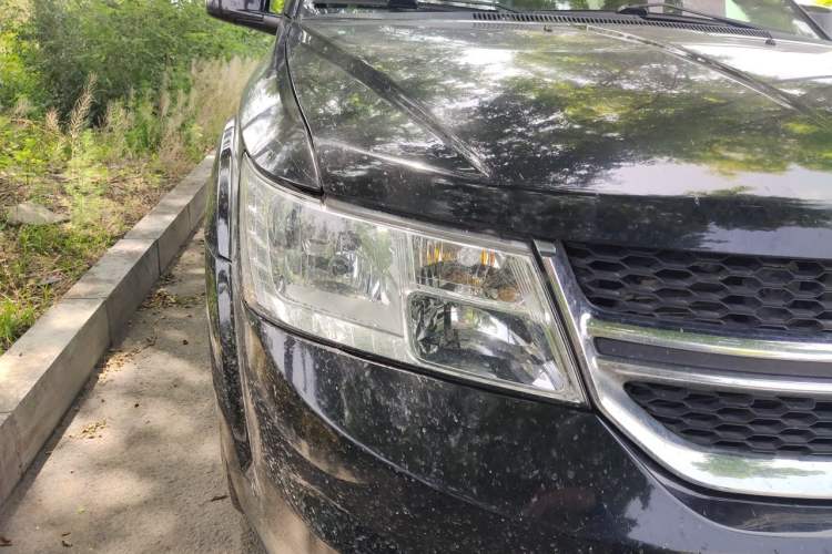 Used Dodge Journey 2013 2.4L Two-Wheel Drive Luxury Version Right Front Headlight
