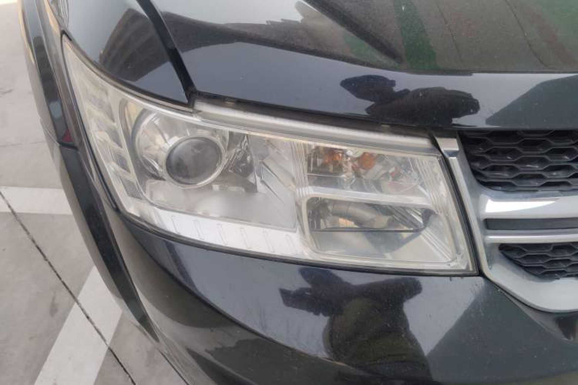 Used Dodge Journey 2013 2.4L Two-Wheel Drive Luxury Version Right Front Headlight