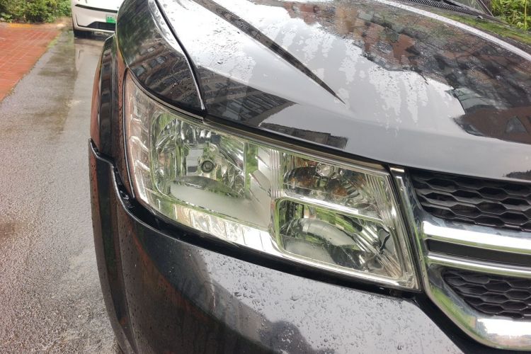 Used Dodge Journey 2013 2.4L Two-Wheel Drive Luxury Version Right Front Headlight