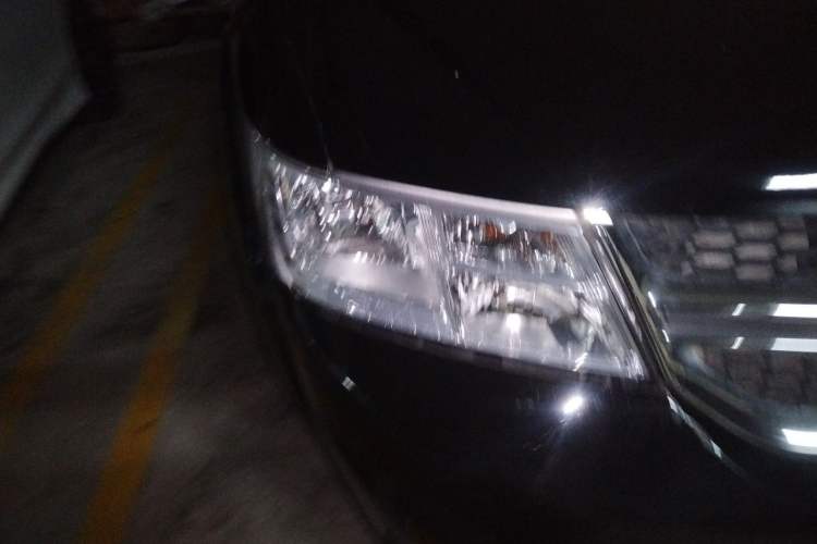 Used Dodge Journey 2013 2.4L Two-Wheel Drive Luxury Version Right Front Headlight