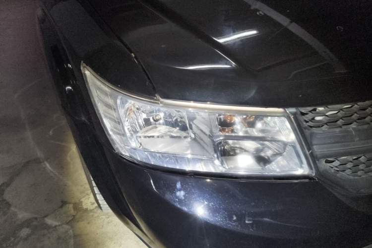 Used Dodge Journey 2013 2.4L Two-Wheel Drive Luxury Version Right Front Headlight