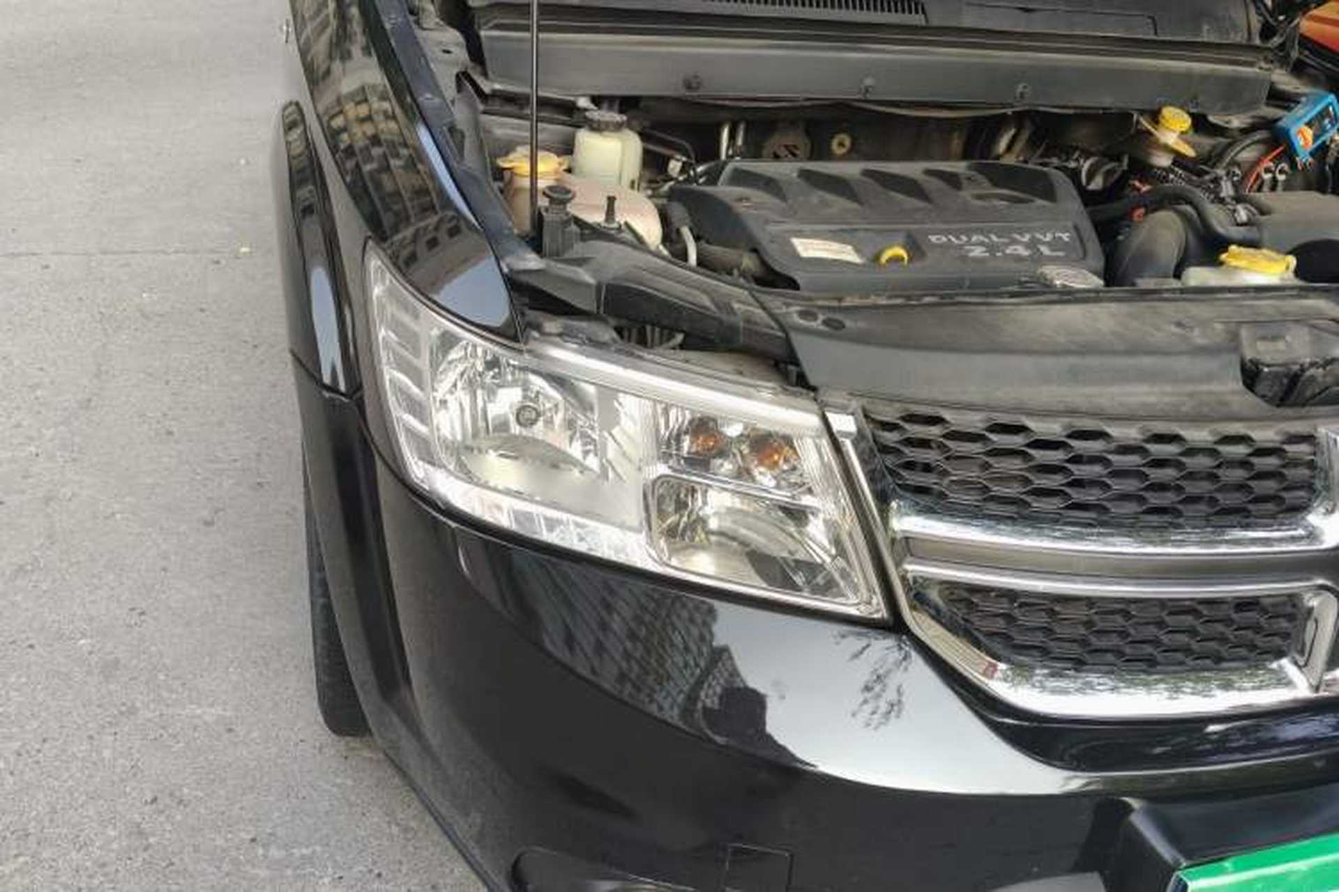 Used Dodge Journey 2013 2.4L Two-Wheel Drive Luxury Version Right Front Headlight